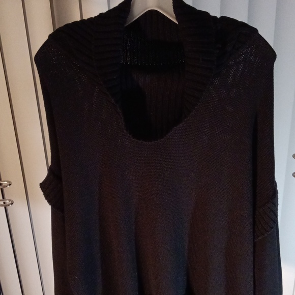 Black Nitty Sweater - Picture 2 of 9